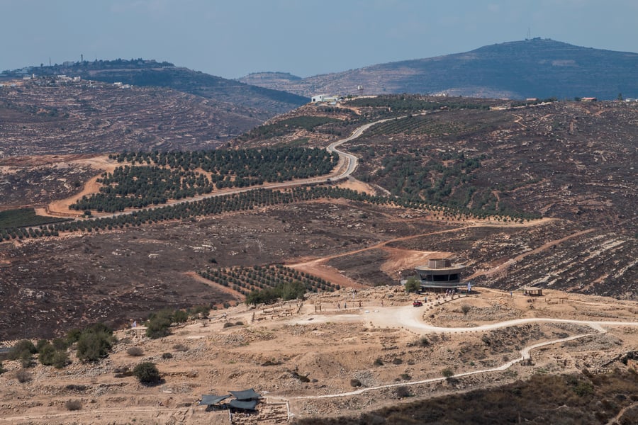 Surrounding Shiloh in Samaria