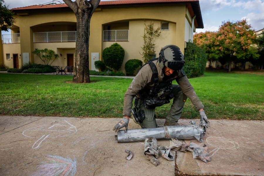 sraeli security forces at the scene where a missile fired from Lebanon hit Kfar Blum, northern Israel, November 24, 2024