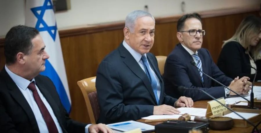 Netanyahu at a meeting of the Security Cabinet