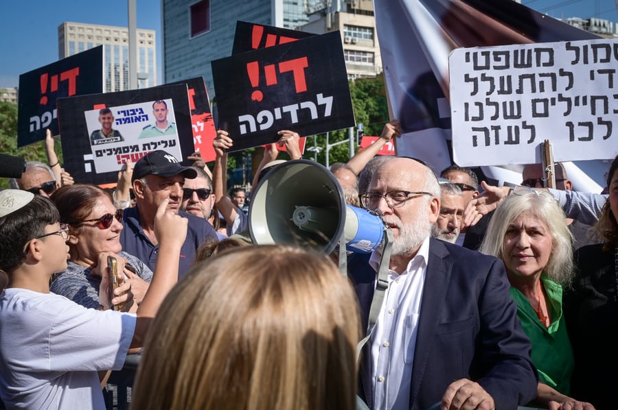 sraelis protest in support of Eli Feldstein and the Israeli soldier accused of leaking classified documents, outside the court in Tel Aviv