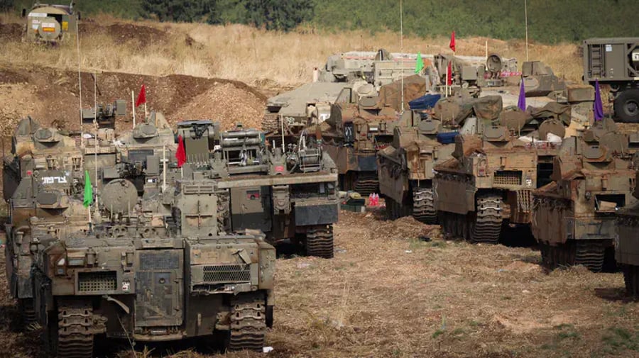 Tanks on Lebanese border