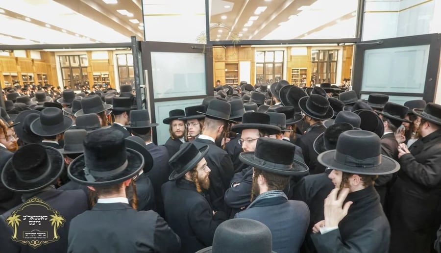 Satmar Hasidim attend a speech by Satmar rebbe