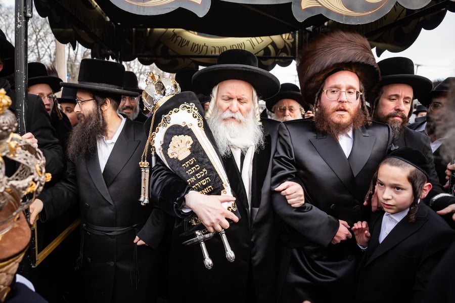 Bobov Rebbe visits Bobov hasidim in Lakewood