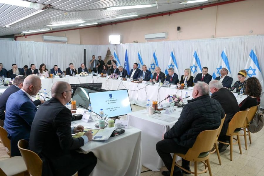 Prime Minister Binyamin Netanyahu holding a government meeting in Nahariyah.