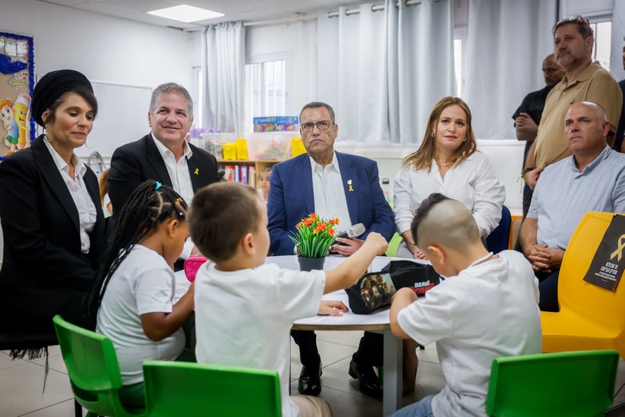 Education Minister Yoav Kisch visit Israeli children at their classroom on the first day of school in Jerusalem, September 1, 2024