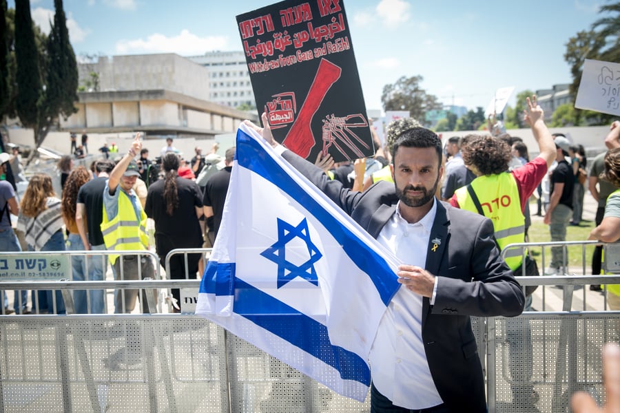 Yoseph Haddad, an Arab-Israeli advocacy activist and CEO of the Together Vouch for Each Other association demonstrates at the Tel Aviv University 