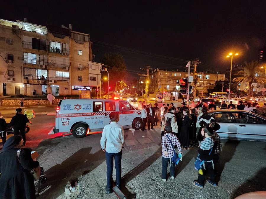 Bus driver rams 2 pedestrians in Bnei Brak