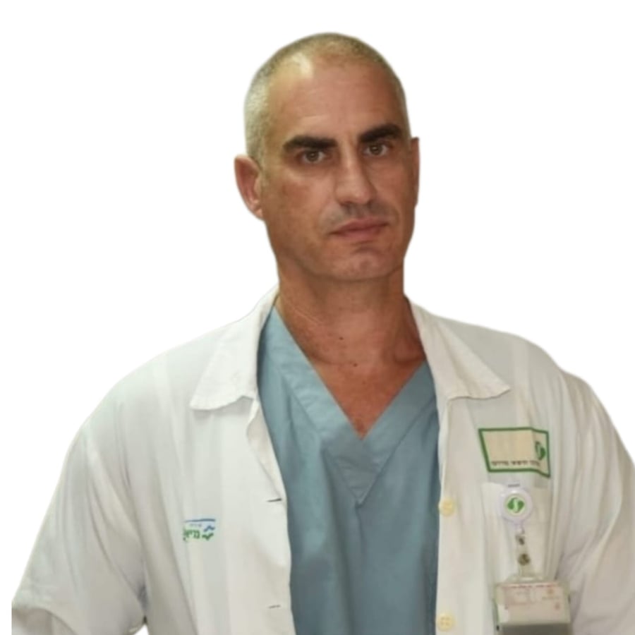 Dr. Uri Galanta, Senior Physician in the Internal Intensive Care Unit and Director of the ECMO Service at Soroka.