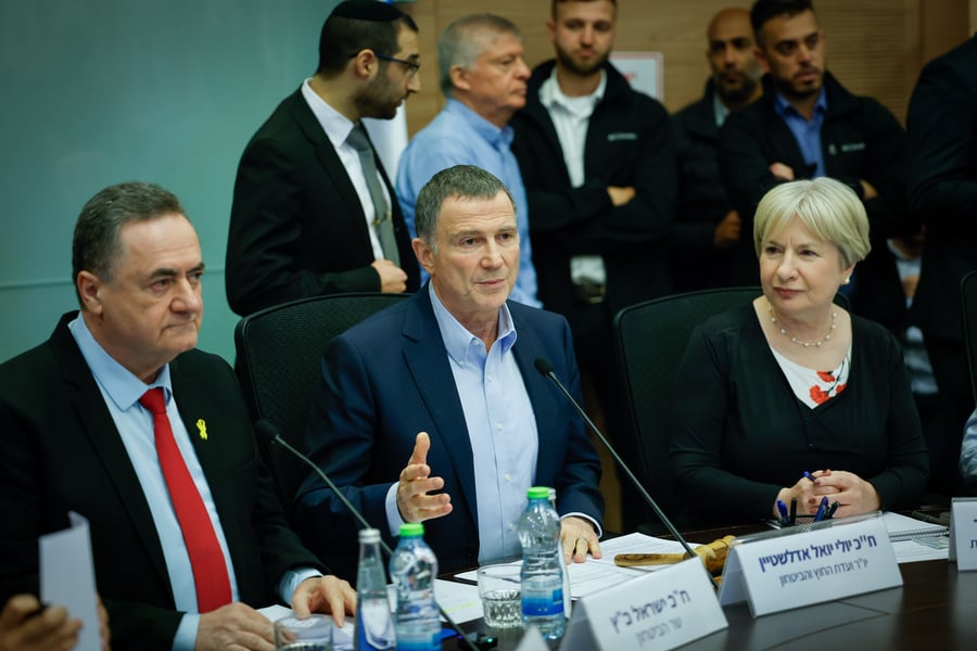 Defense Minister Katz giving his proposal to the Knesset.