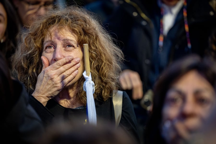 Israelis watch the release of three hostages from Hamas captivity as part of a deal between Israel and Hamas, at hostage square in Tel Aviv, January 19, 2025. 