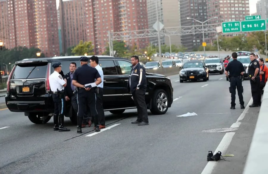 Rachmastrivka Rebbe's car plunges into sinkhole