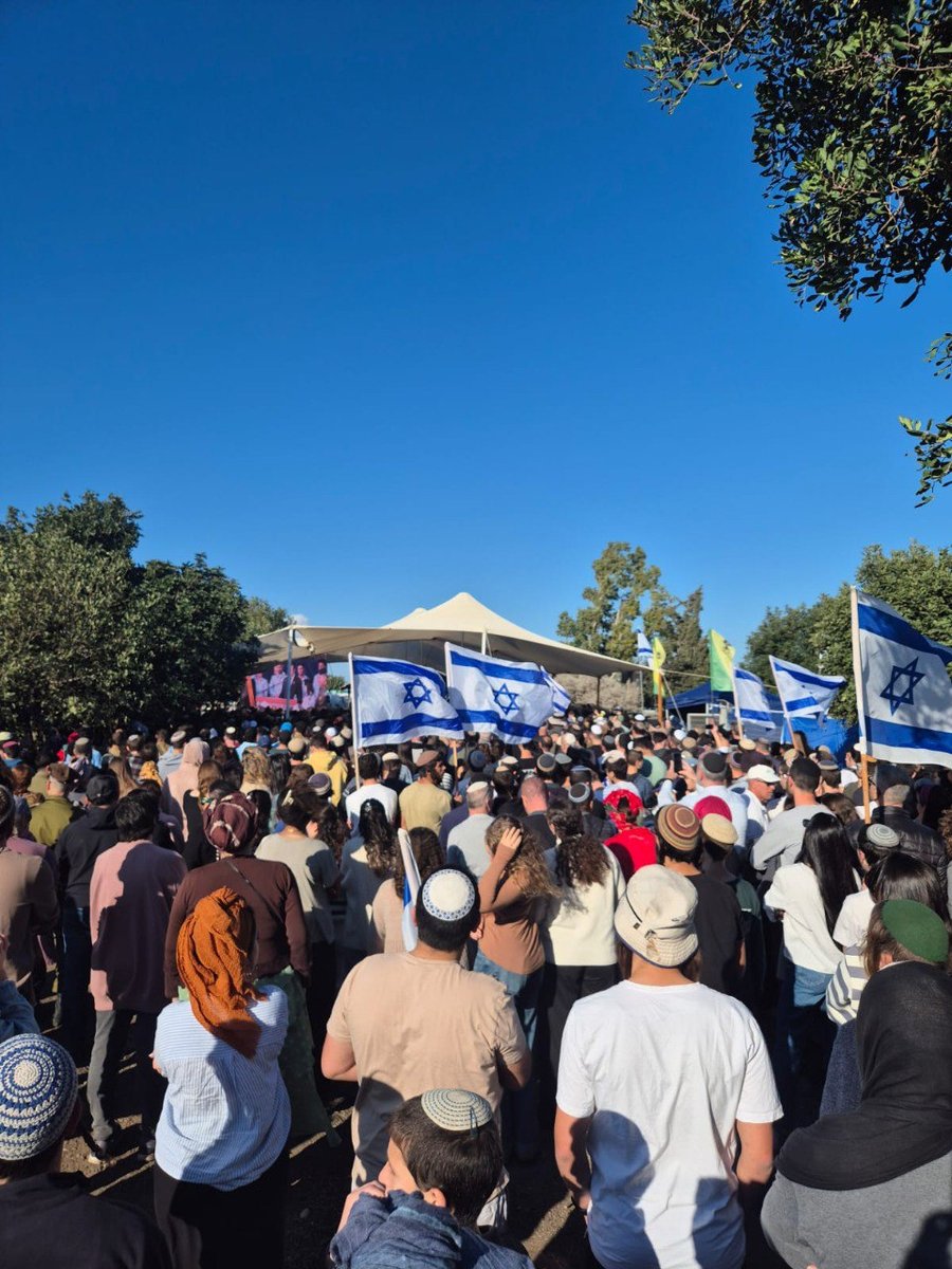 Mourners come to pay their final respects to fallen IDF soldier Oron Shaul 