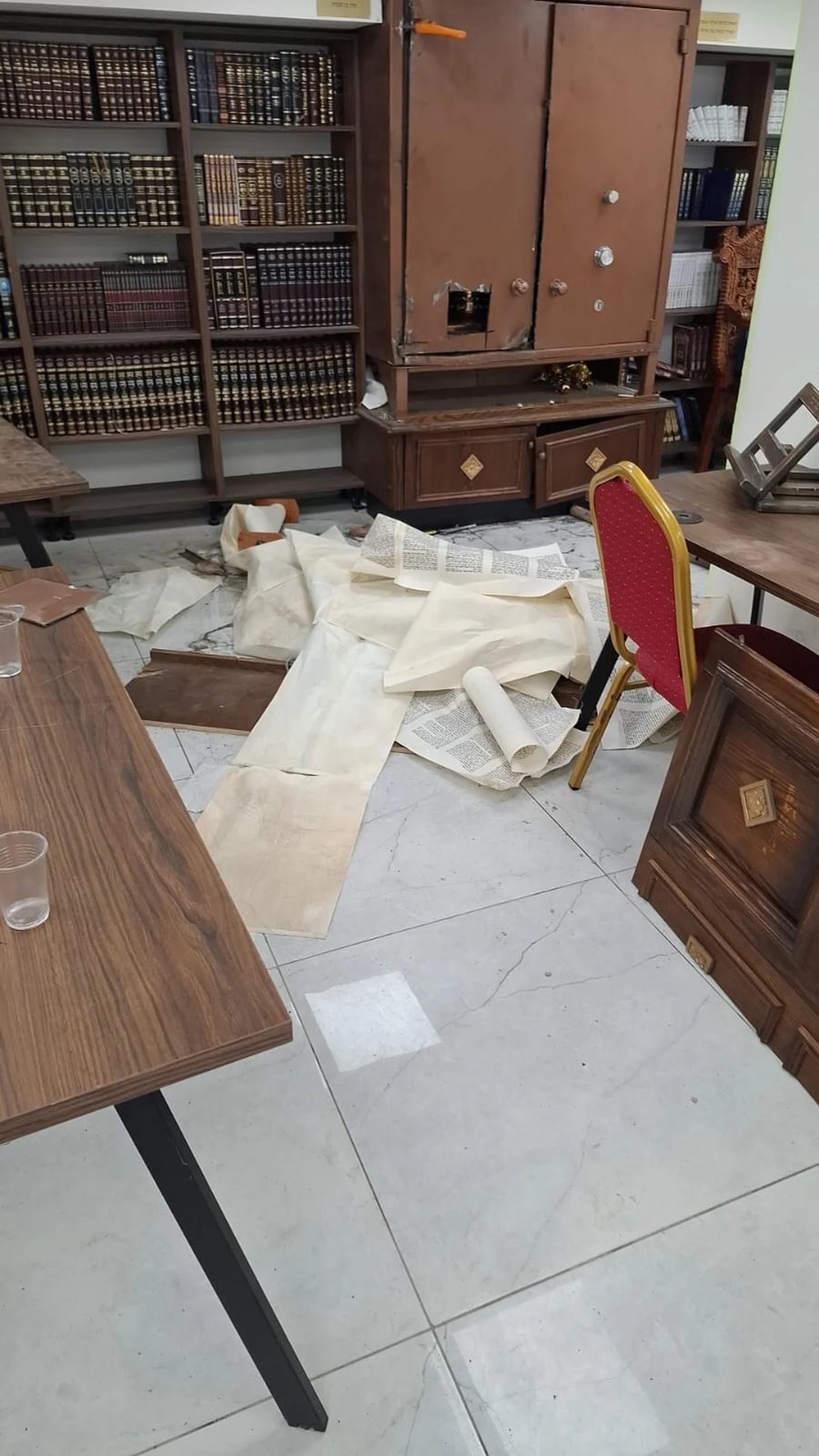 Horrific photo from synagogue break in