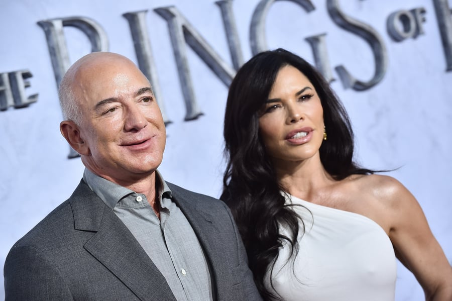 Jeff Bezos and Lauren Sanchez arrives for the premiere of Amazon Prime’s ‘The Lord of the Rings: The Rings of Power’ on August 15, 2022