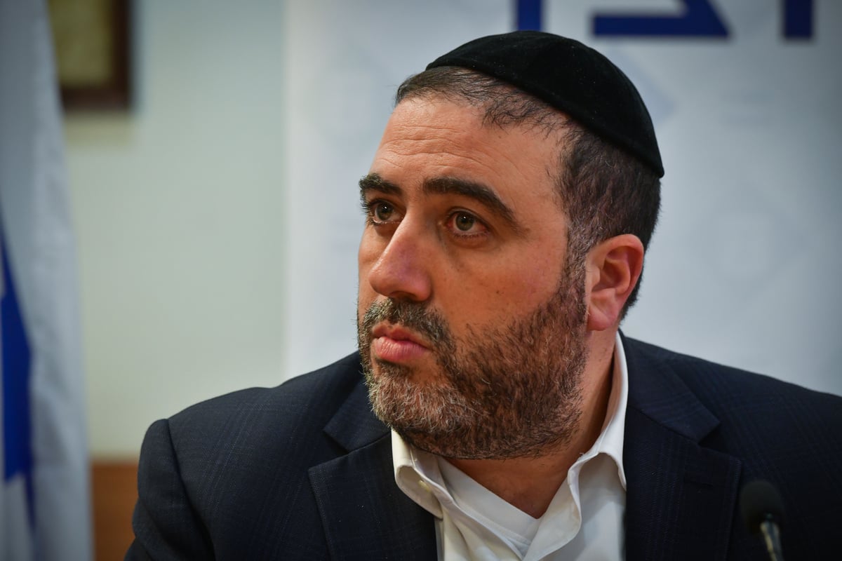 Interior Minister Moshe Arbel To Assist Netzach Yehudah Association, Which Works to Recuit Charedim