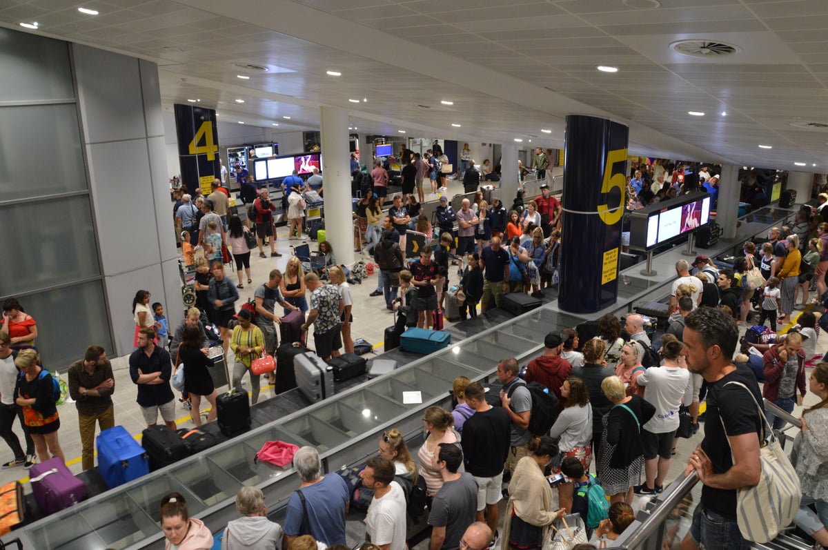 More International Airlines Cancel Flights to Israel 