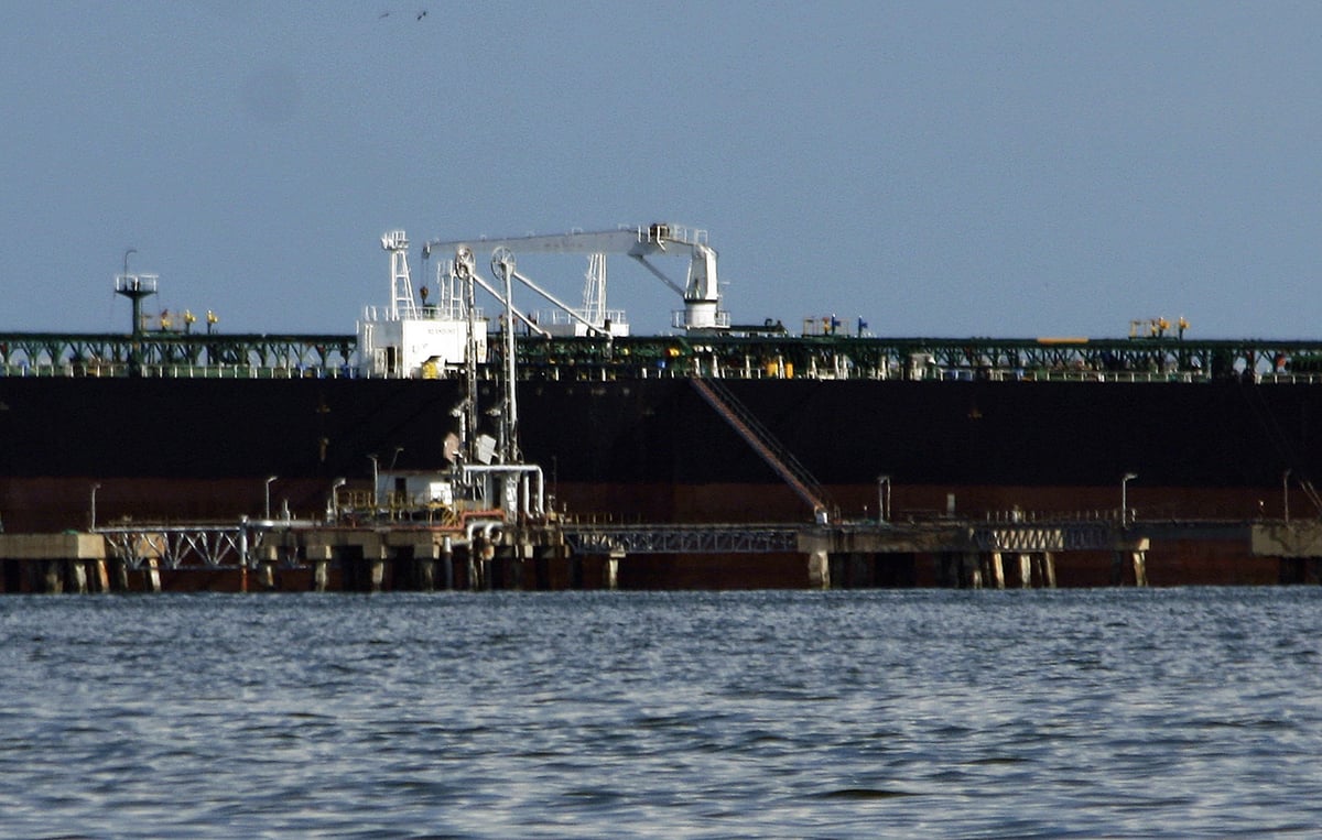 Oil tanker