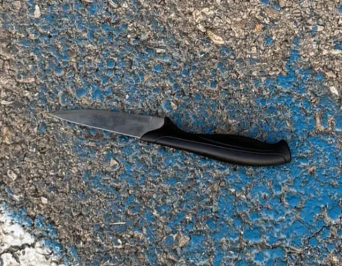 Knife used in attempted stabbing attack