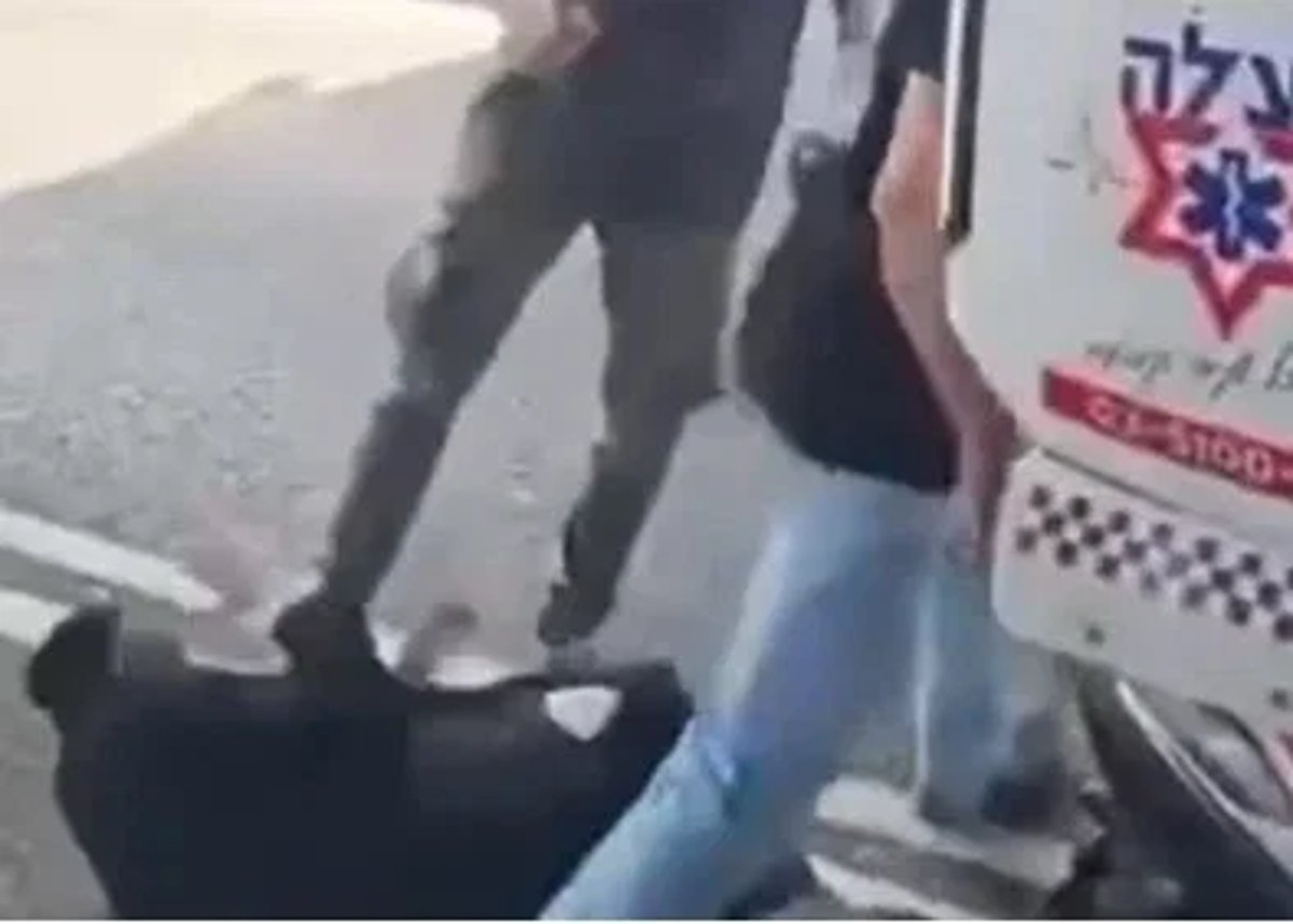 Israeli Cop Investigated After Video Shows Him Kicking Haredi Protester in the Head