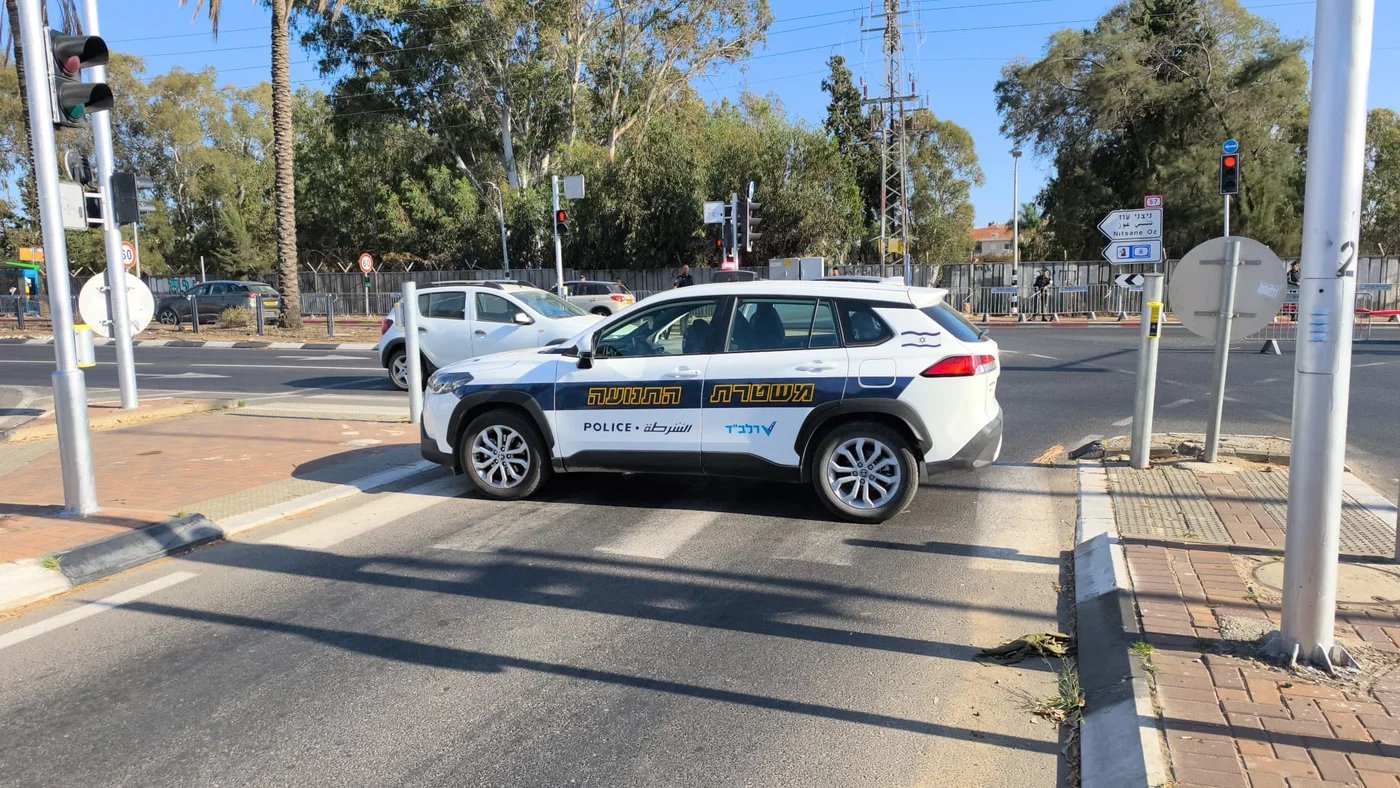 Kfar Yona entrance blocked