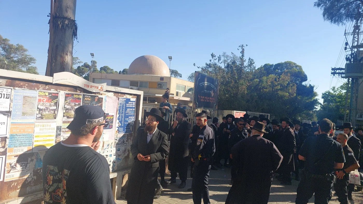 Police break up fighting in Arad