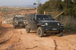 IDF forces along northern border fence.
