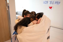 5 of the released hostages reunited together