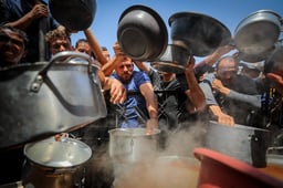 Hungry Palestinians seeking aid.