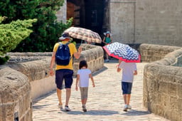 People dealing with the extreme heatwave