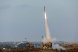 Hamas launches rocket