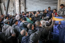Palestinians crowded into bakeries as the crossings remained closed for the third consecutive week, preventing the entry of fuel and humanitarian aid into the Gaza Strip.