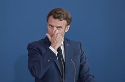 Macron.