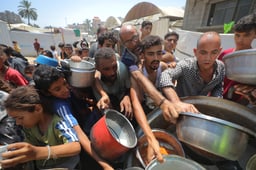 Palestinians waiting for food aid.
