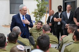 Benjamin Netanyahu speaks to IDF reservists