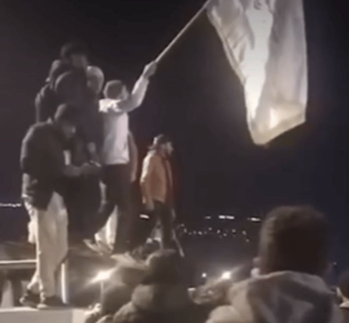 Syrians demonstrating after IDF attacks