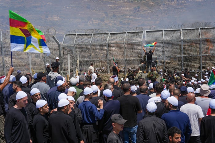 ruze residents protest near the Israeli-Syrian border fence in solidarity with their community in Syria, in Majdal Shams, July 16, 2025.