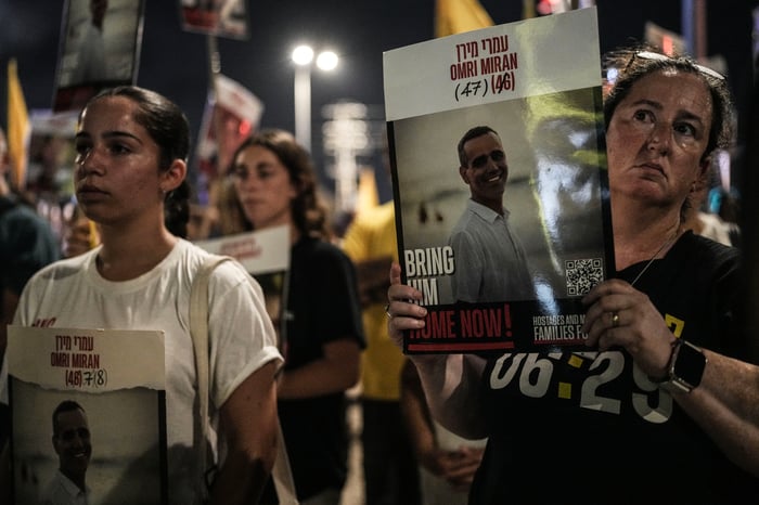 Hotages families protest