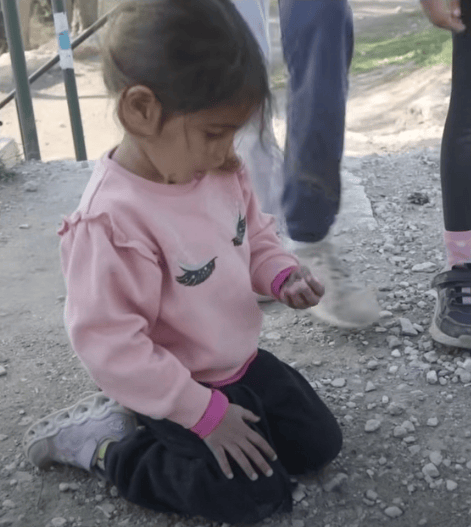 Girl reconstructs discovery of Canaanite scarab.
