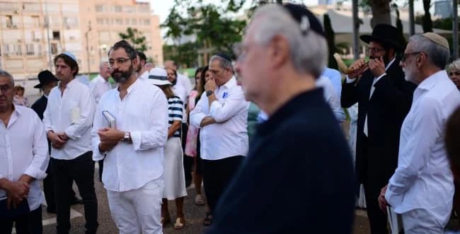 Prayer in Tel Aviv, archive