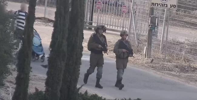 Soldiers rescue residents of Be'eri