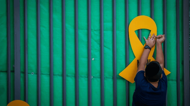 Demonstration outside the home of Aryeh Deri 