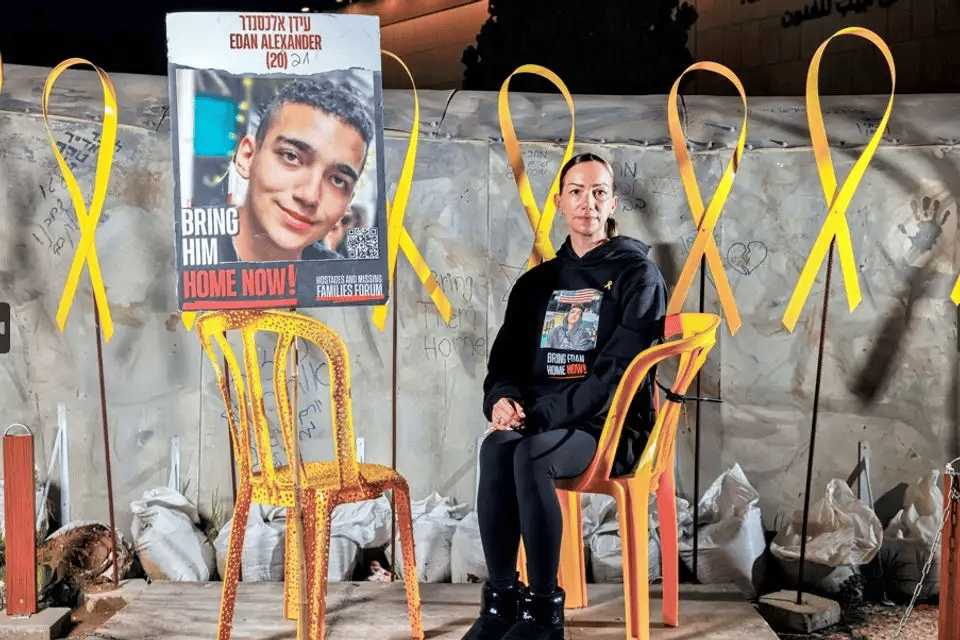 Yael Alexander, Edan's mother