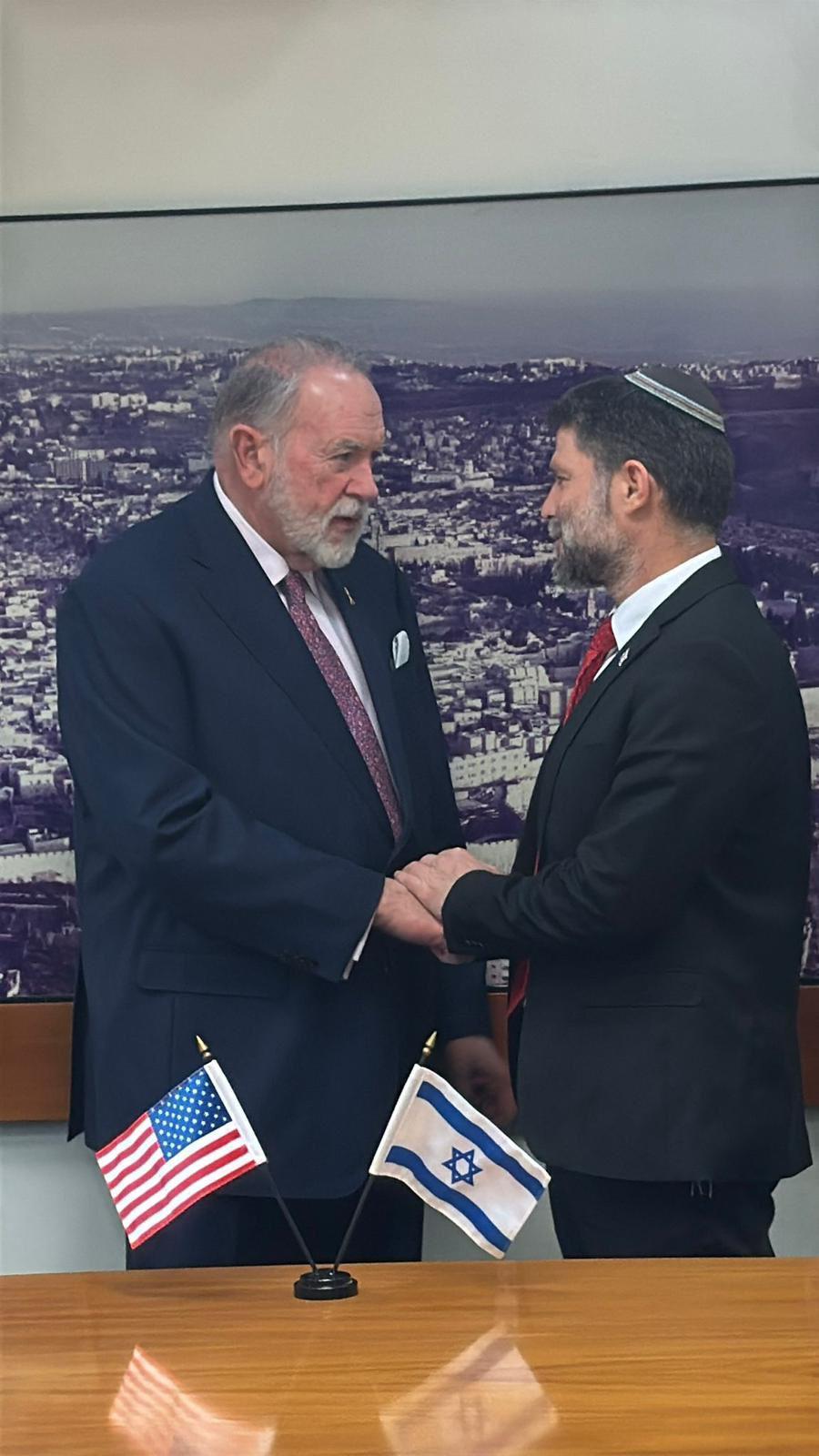 Smotrich and Huckabee.