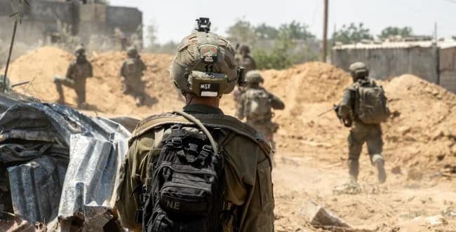 Soldiers fighting in Khan Yunis.