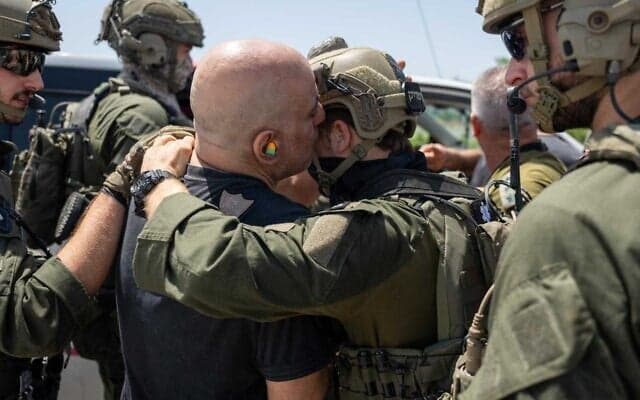 Rescued hostage Shlomi Ziv with IDF soldiers