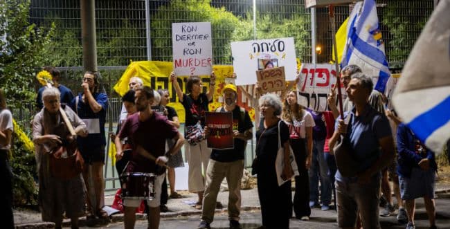 Protest for the hostages.