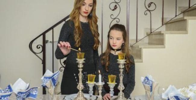Lighting Shabbat Candles