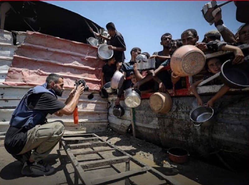 affiliated photographer stages pic of "starving Palestinians"