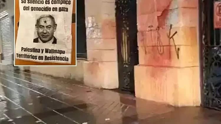  Santiago’s historic Bicur Joilim Synagogue was vandalized with antisemitic graffiti
