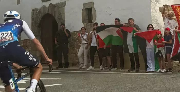 Israeli Cycling Team Facing Protesters